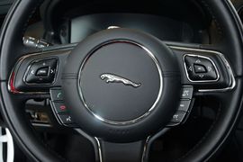 2015款捷豹XJL 2.0T两驱尊享商务版