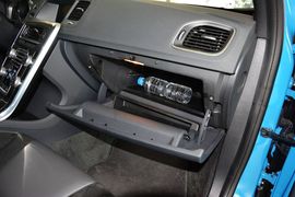 2015款沃尔沃V60 2.0T T5智逸个性运动版到店实