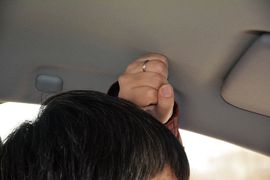 前排头部空间