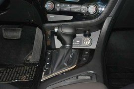 2015款起亚K5 2.0L 自动LUXURY