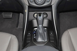 2013款现代格锐3.0L 7座豪华版