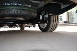 2014款宝骏730 1.5L手动豪华导航ESP版 7座