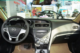 2014款海马福美来M5 1.6L自动舒适型