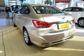 2014款海马福美来M5 1.6L自动舒适型