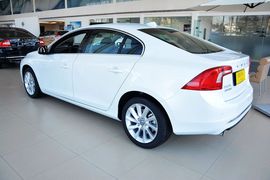 2015款沃尔沃S60L 2.0T智远版