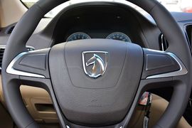 2015款宝骏730 1.8L手动舒适ESP版 7座
