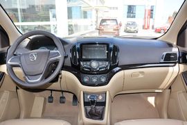 2015款宝骏730 1.8L手动舒适ESP版 7座