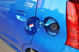 2013款铃木奥拓1.0L手动豪华型