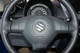 2013款铃木奥拓1.0L手动豪华型