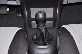 2013款铃木奥拓1.0L手动豪华型