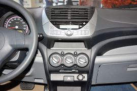 2013款铃木奥拓1.0L手动豪华型