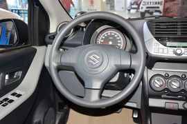 2013款铃木奥拓1.0L手动豪华型