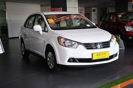 2013款启辰D50 1.6L自动时尚版