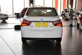 2013款启辰D50 1.6L自动时尚版
