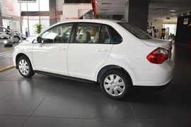 2013款启辰D50 1.6L自动时尚版