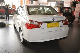 2013款启辰D50 1.6L自动时尚版