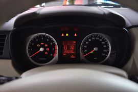 2013款启辰D50 1.6L自动时尚版