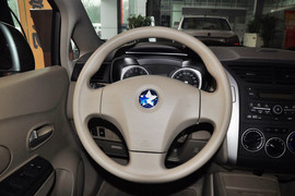 2013款启辰D50 1.6L自动时尚版