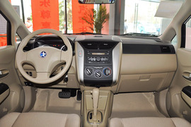 2013款启辰D50 1.6L自动时尚版