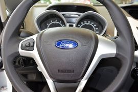 2013款福特翼搏1.5L手动尊贵型