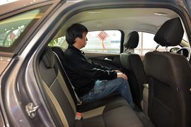 2012款福特福克斯三厢1.6L手动舒适型