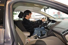 2012款福特福克斯三厢1.6L手动舒适型