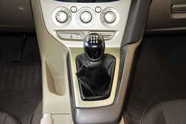 2012款福特福克斯三厢1.6L手动舒适型