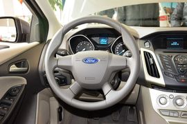 2012款福特福克斯三厢1.6L手动舒适型