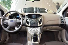 2012款福特福克斯三厢1.6L手动舒适型