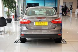 2012款福特福克斯三厢1.6L手动舒适型