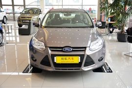 2012款福特福克斯三厢1.6L手动舒适型