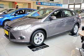 2012款福特福克斯三厢1.6L手动舒适型