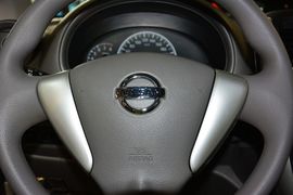 2014款日产阳光1.5XE CVT精英版