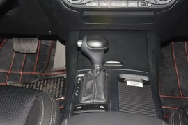 2015款起亚索兰托L 2.4GDI汽油2WD运动版5座