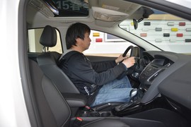 2012款福特福克斯三厢1.6L自动风尚型