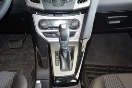 2012款福特福克斯三厢1.6L自动风尚型