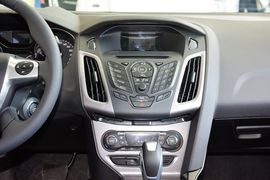 2012款福特福克斯三厢1.6L自动风尚型