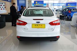 2012款福特福克斯三厢1.6L自动风尚型