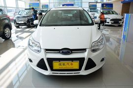 2012款福特福克斯三厢1.6L自动风尚型