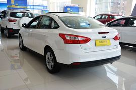 2012款福特福克斯三厢1.6L自动风尚型