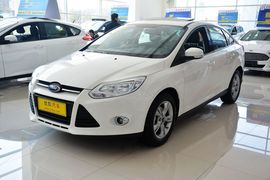 2012款福特福克斯三厢1.6L自动风尚型