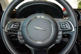 2015款捷豹XJL 2.0T两驱全景商务版