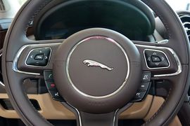 2015款捷豹XJL 3.0 SC四驱全景商务版