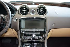 2015款捷豹XJL 3.0 SC四驱全景商务版