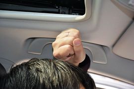 前排头部空间