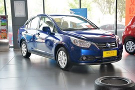 2015款启辰D50 1.6L自动豪华版