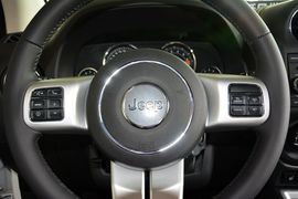 2014款Jeep指南者2.4L 四驱豪华版 改款