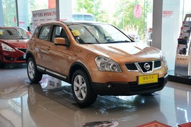 2015款日产逍客2.0XV 酷雷 CVT两驱