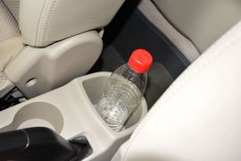 2012款长安悦翔V5 1.5L手动运动型 京V