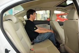 2012款长安悦翔V5 1.5L手动运动型 京V